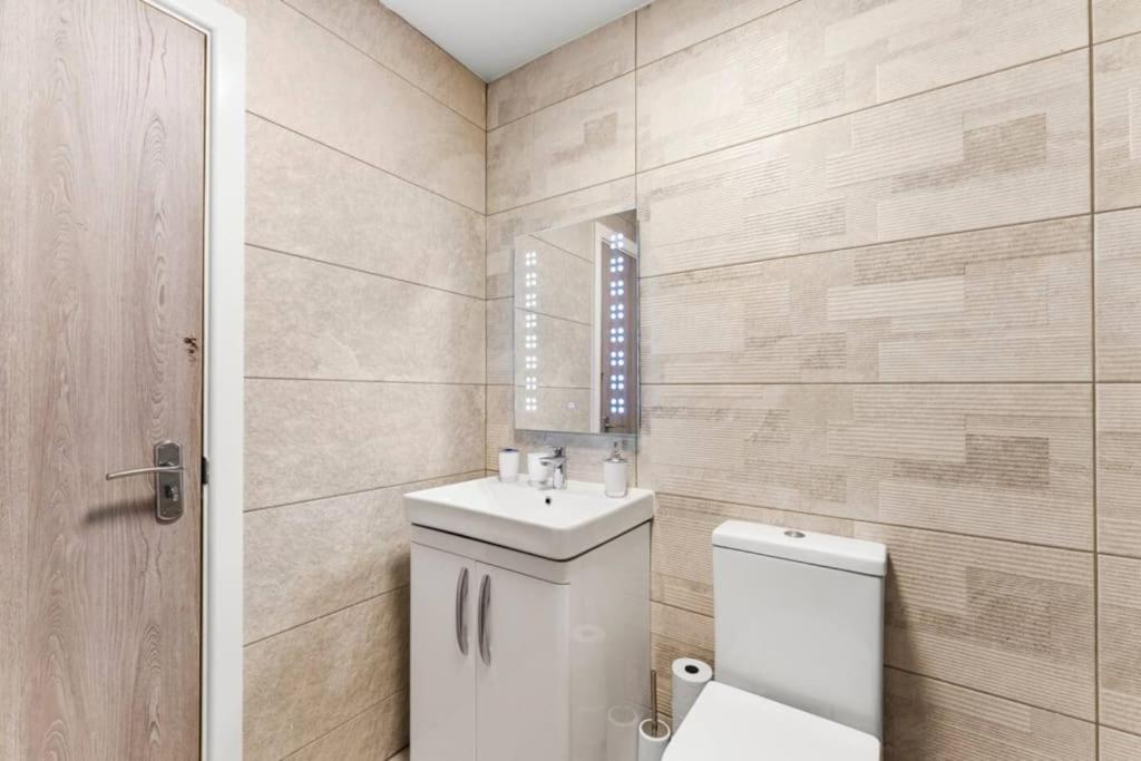 Modern Spacious Three Bedrooms With Private Garden Cardiff Exterior photo
