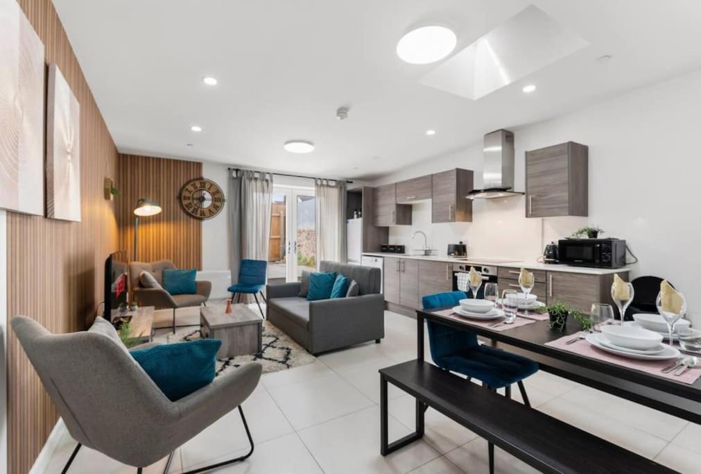 Modern Spacious Three Bedrooms With Private Garden Cardiff Exterior photo